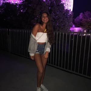 Meet your Posher, Roxanne